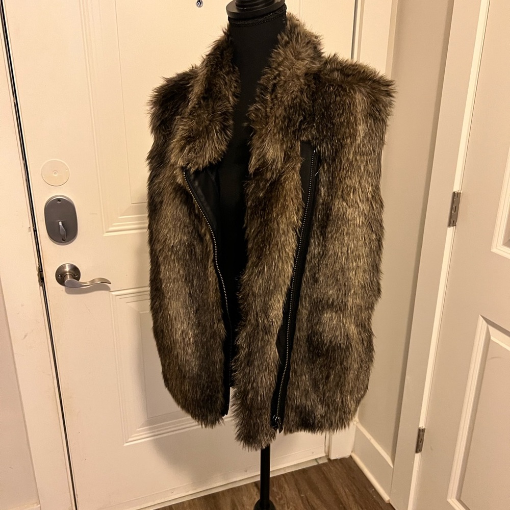 BANANA REPUBLIC
